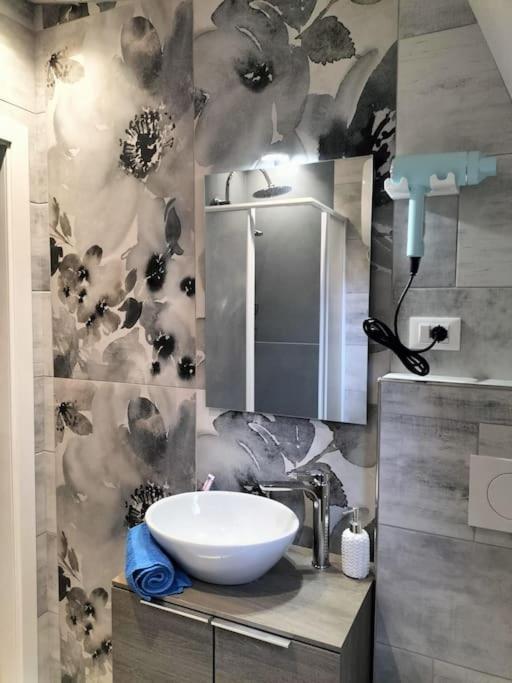 Sea Side Attic Apartment โรโซลีนามาเร ภายนอก รูปภาพ